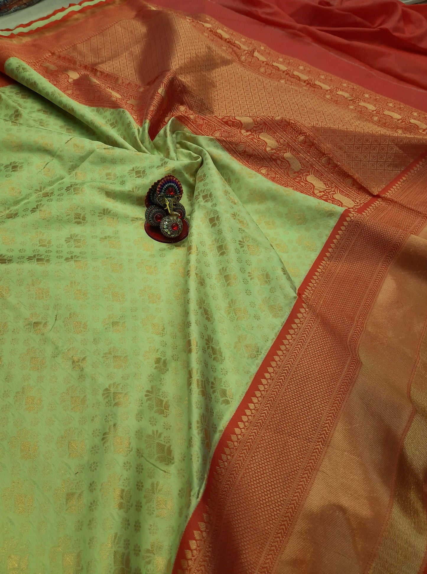 DEIANA'S Beautiful Designer Golden zari Soft Lichi Silk Saree - Pista - Swadesiicart