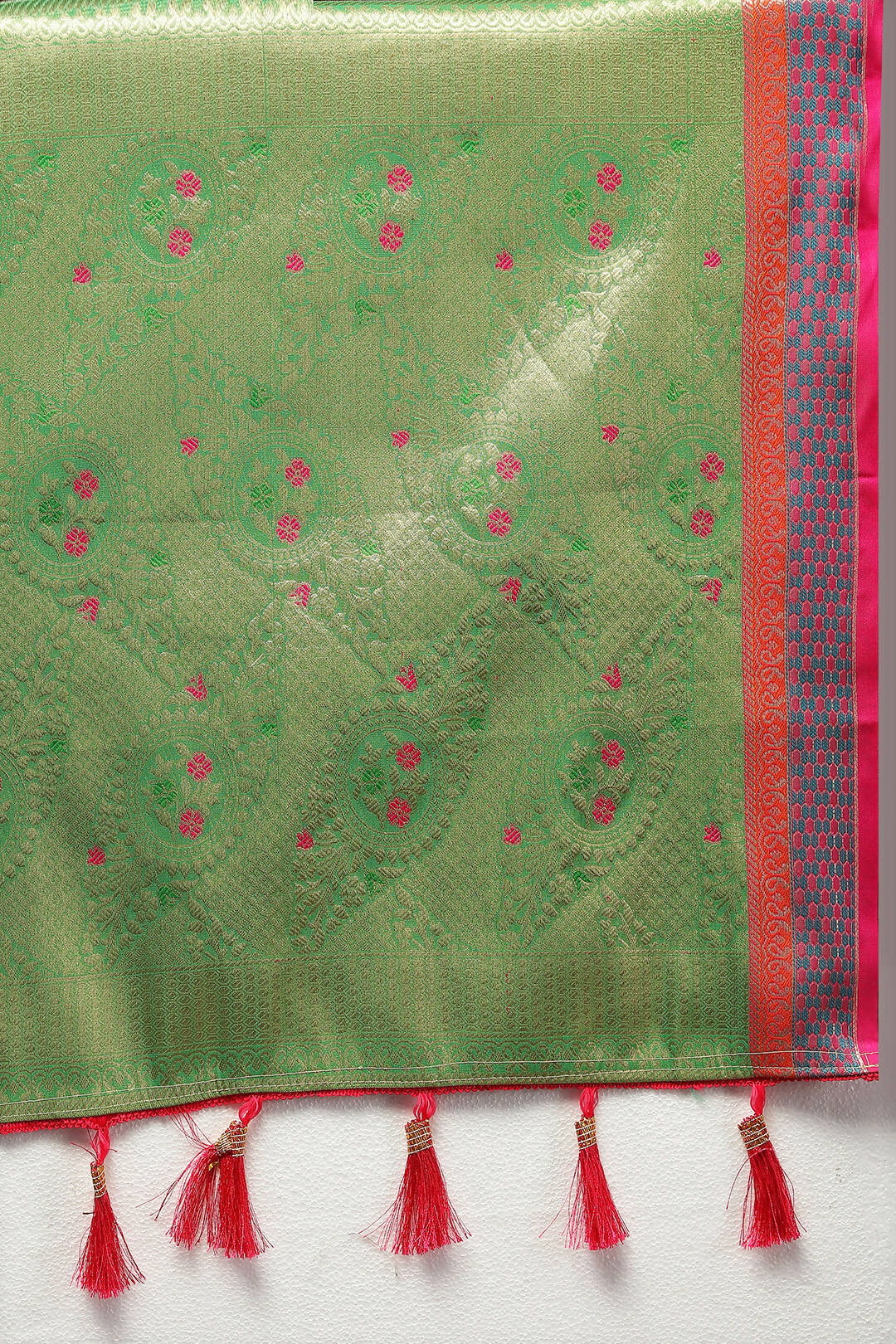 Lorenvalley Fashion Magenta Kanjivaram Silk Woven Design with Zari Weaving Saree - Swadesiicart