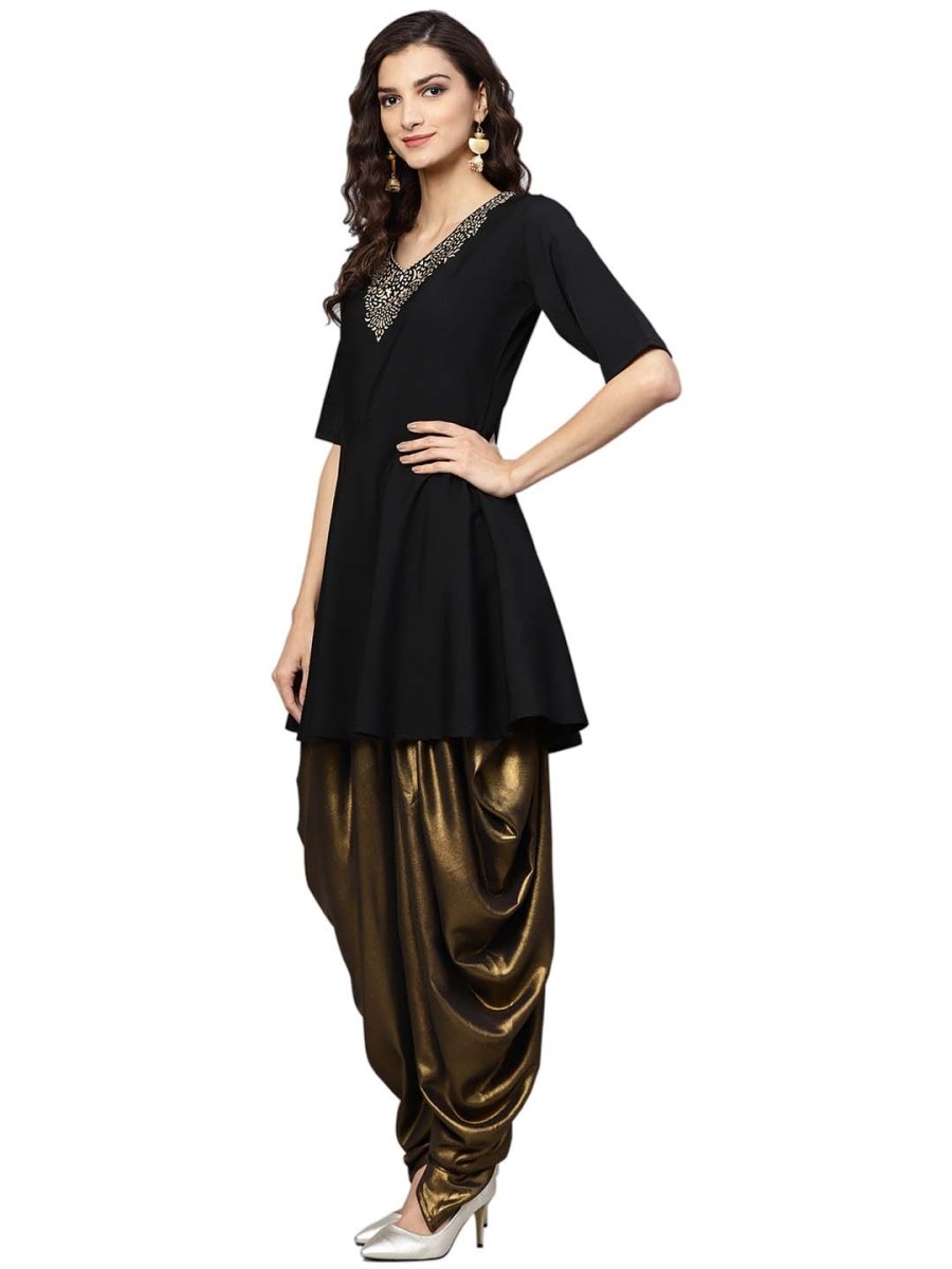 Ahalyaa Black A-line Crepe Kurta Set | Swadesiicart