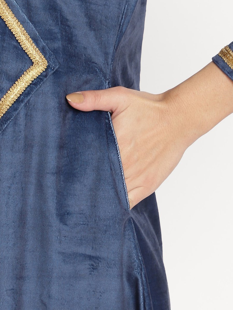 Ahalyaa Women's Navy Solid Velvet Angrakha Kurta With Gold Printed Pant | Swadesiicart