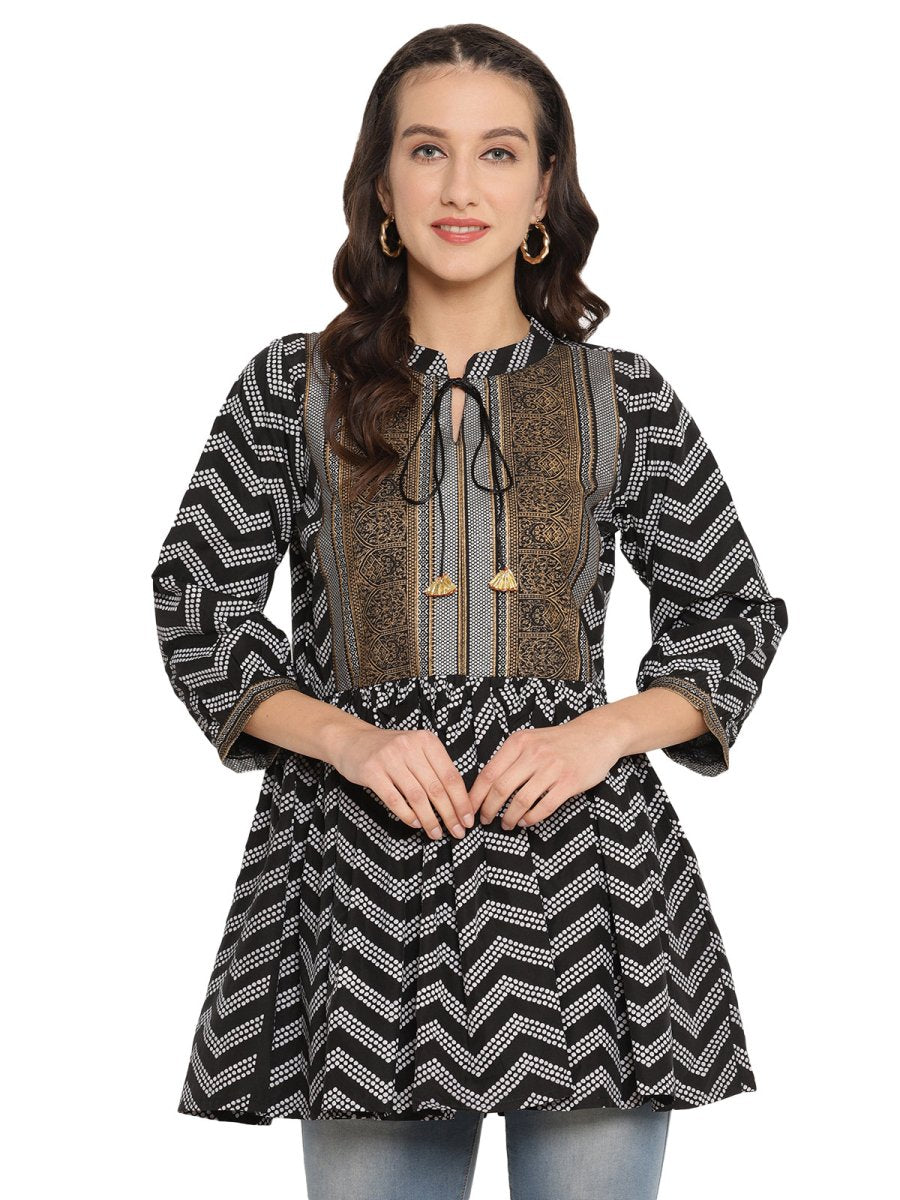 Ahalyaa Stripes Printed Black Tunic | Swadesiicart