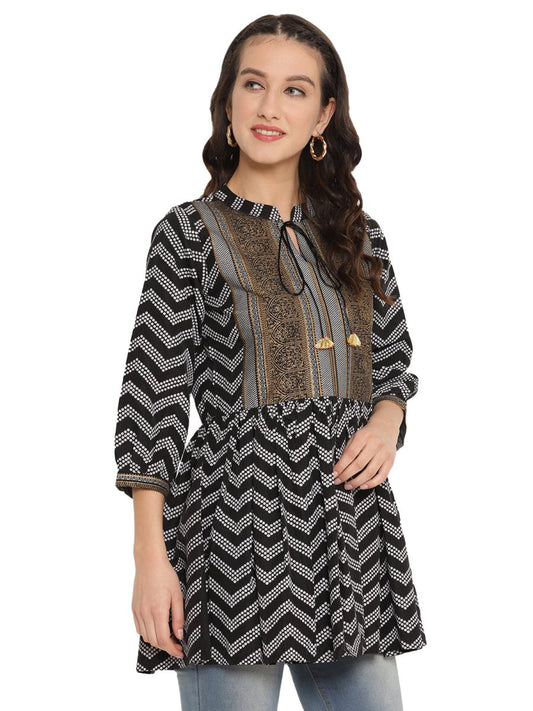 Ahalyaa Stripes Printed Black Tunic | Swadesiicart