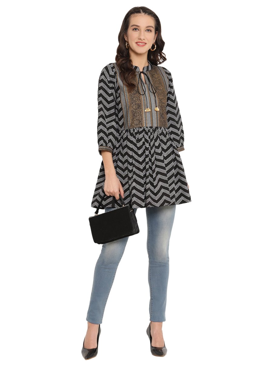 Ahalyaa Stripes Printed Black Tunic | Swadesiicart