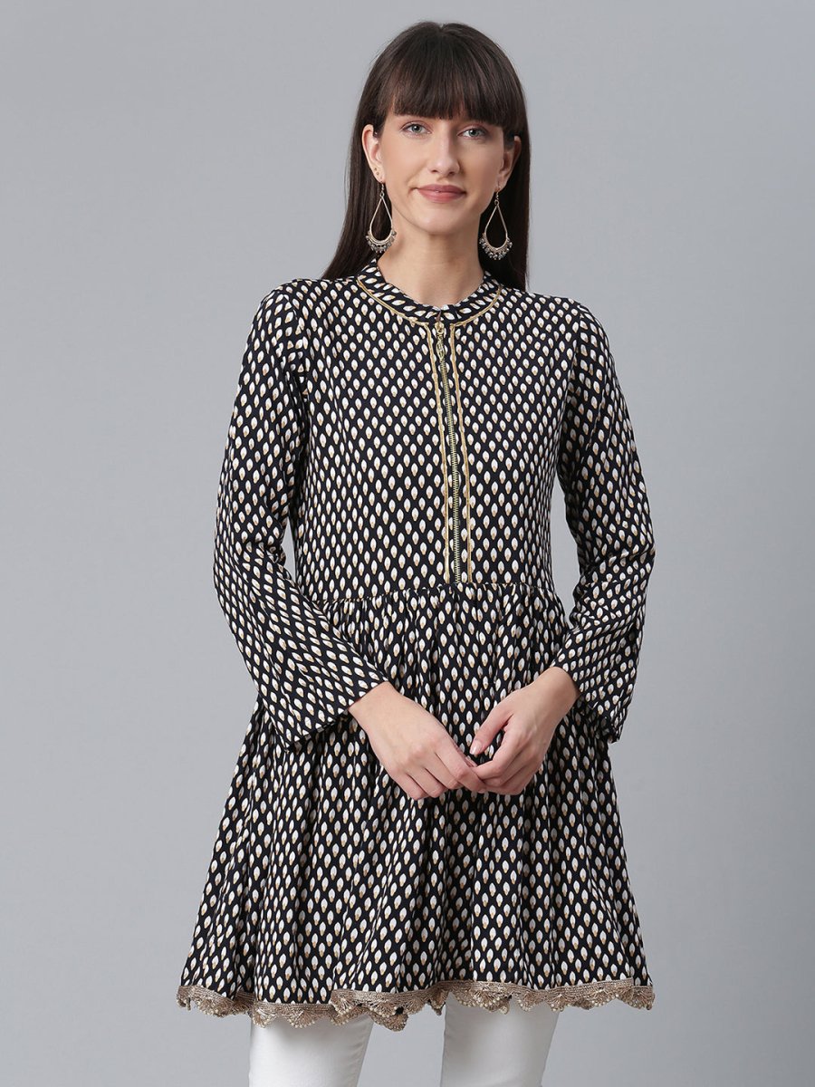 Ahalyaa Black & White Printed Tunic | Swadesiicart