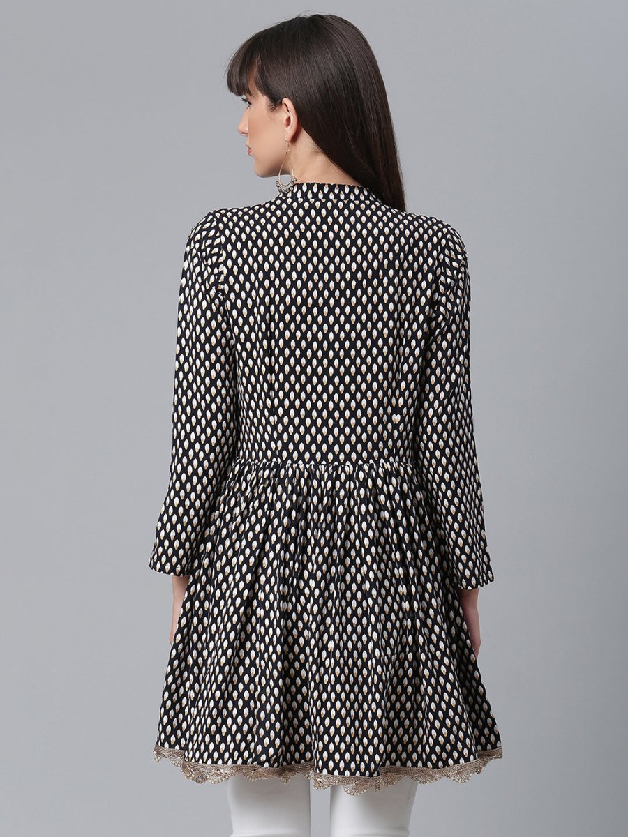 Ahalyaa Black & White Printed Tunic | Swadesiicart