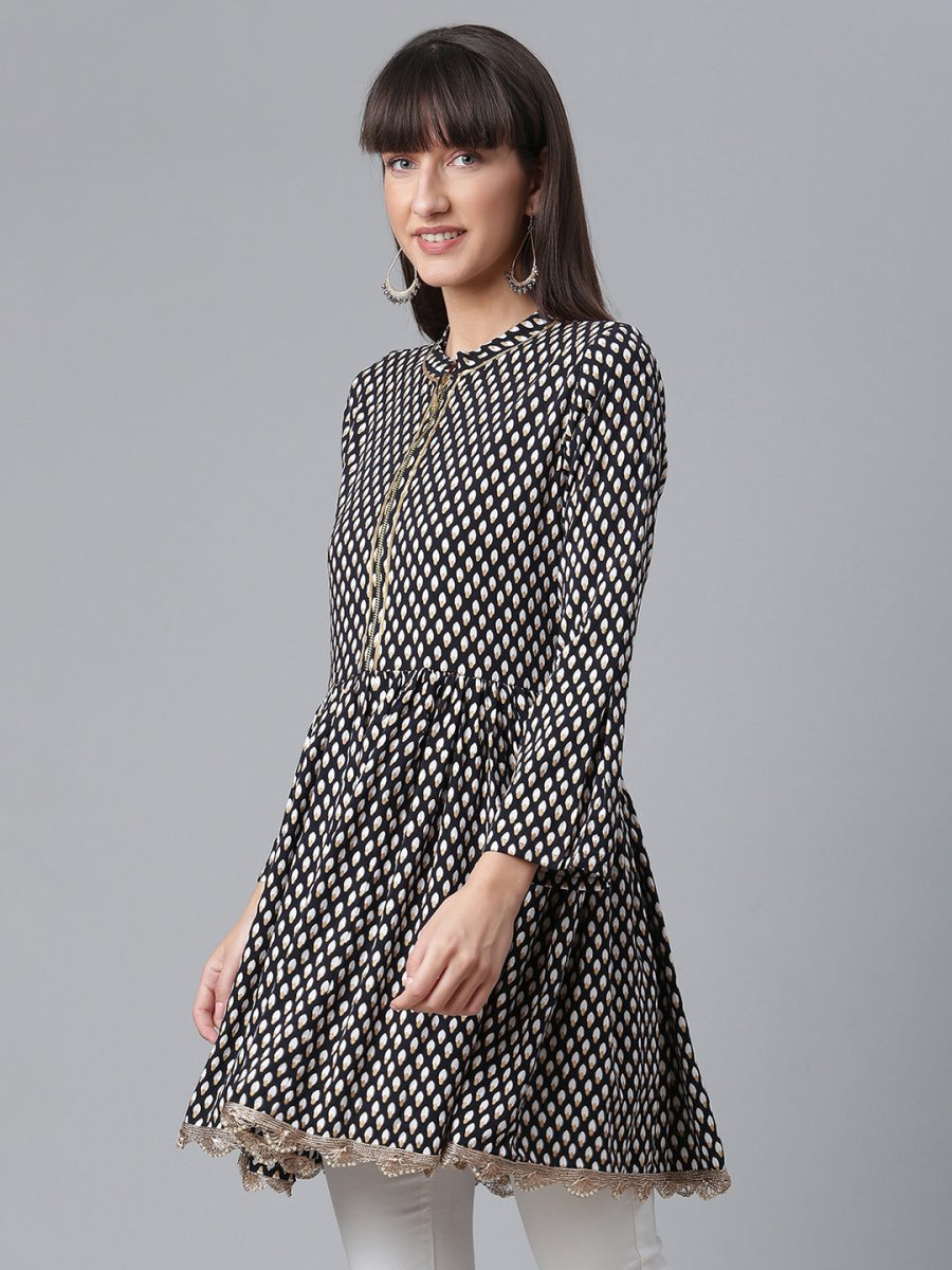 Ahalyaa Black & White Printed Tunic | Swadesiicart