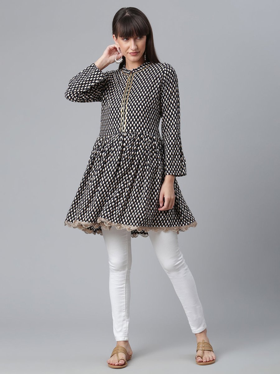 Ahalyaa Black & White Printed Tunic | Swadesiicart