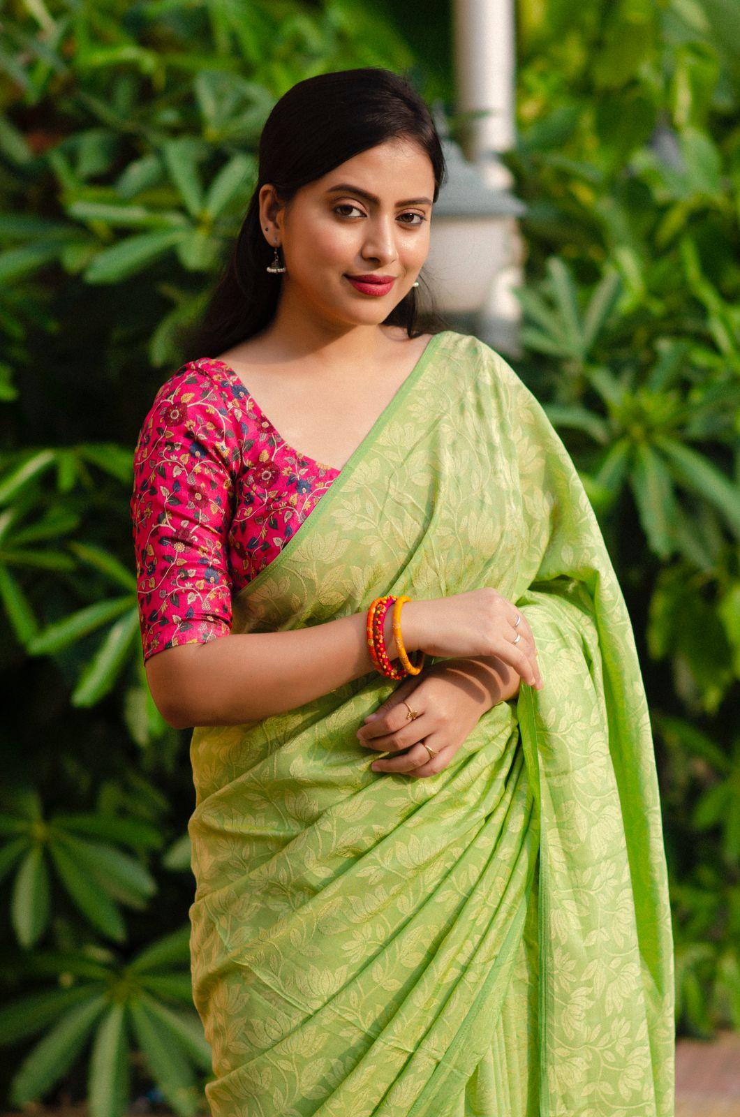 Green Jute Silk Woven Design Saree with Unstitched Blouse - Hiral Fashion | Swadesiicart