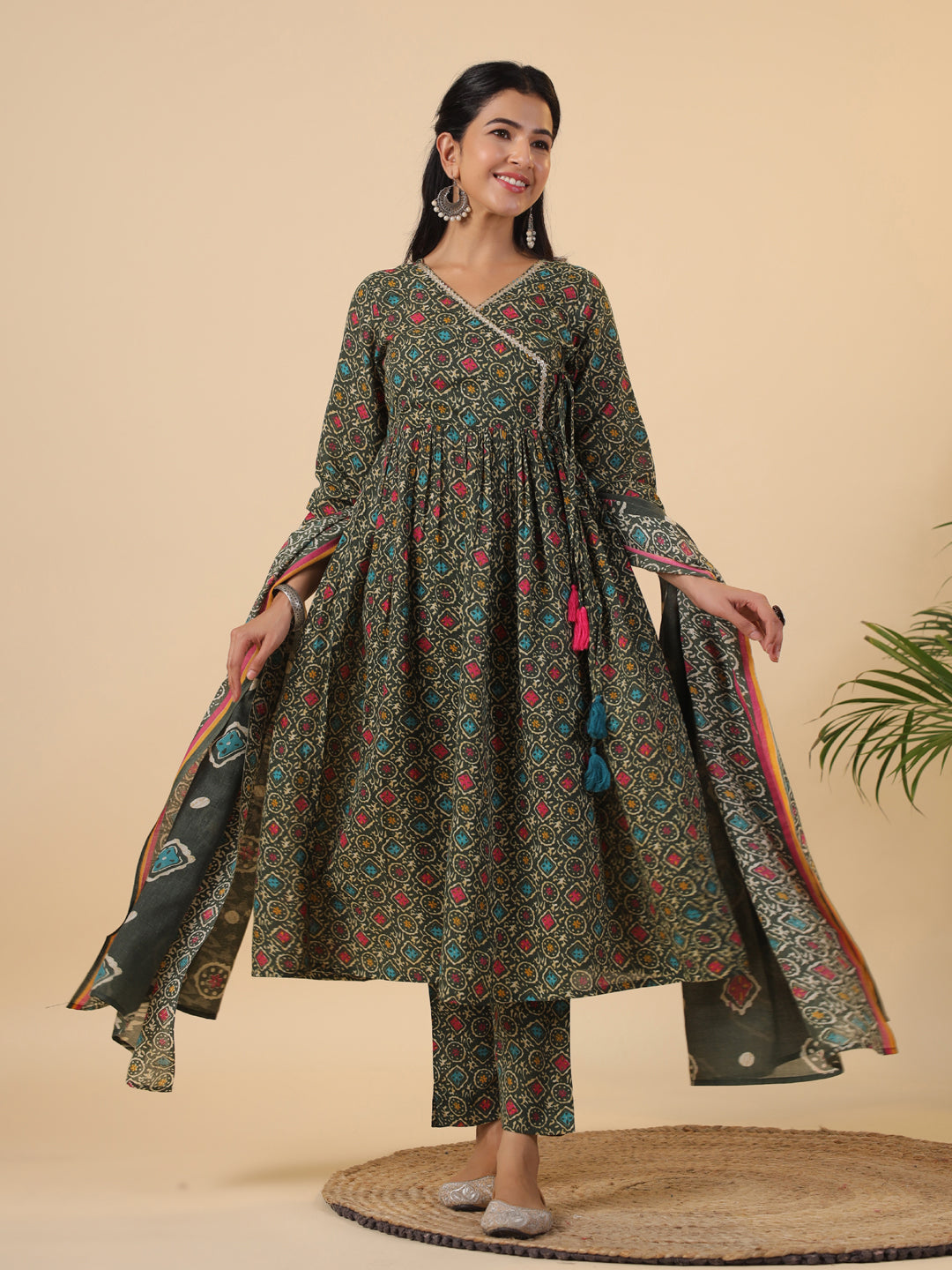 Janasya Angrakha Poly Cotton Green Gemometric V-Neck Kurta Set | Swadesiicart