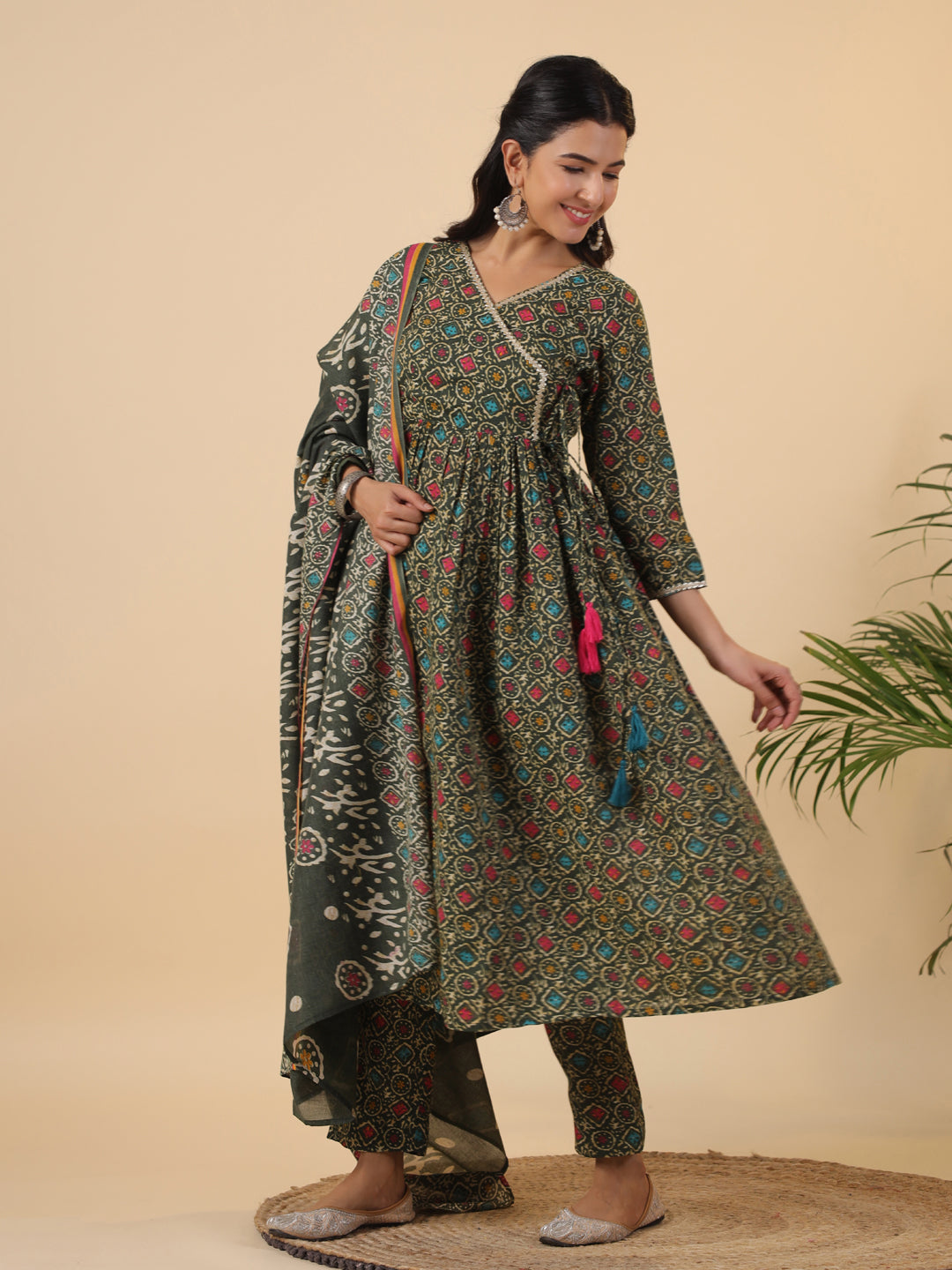 Janasya Angrakha Poly Cotton Green Gemometric V-Neck Kurta Set | Swadesiicart