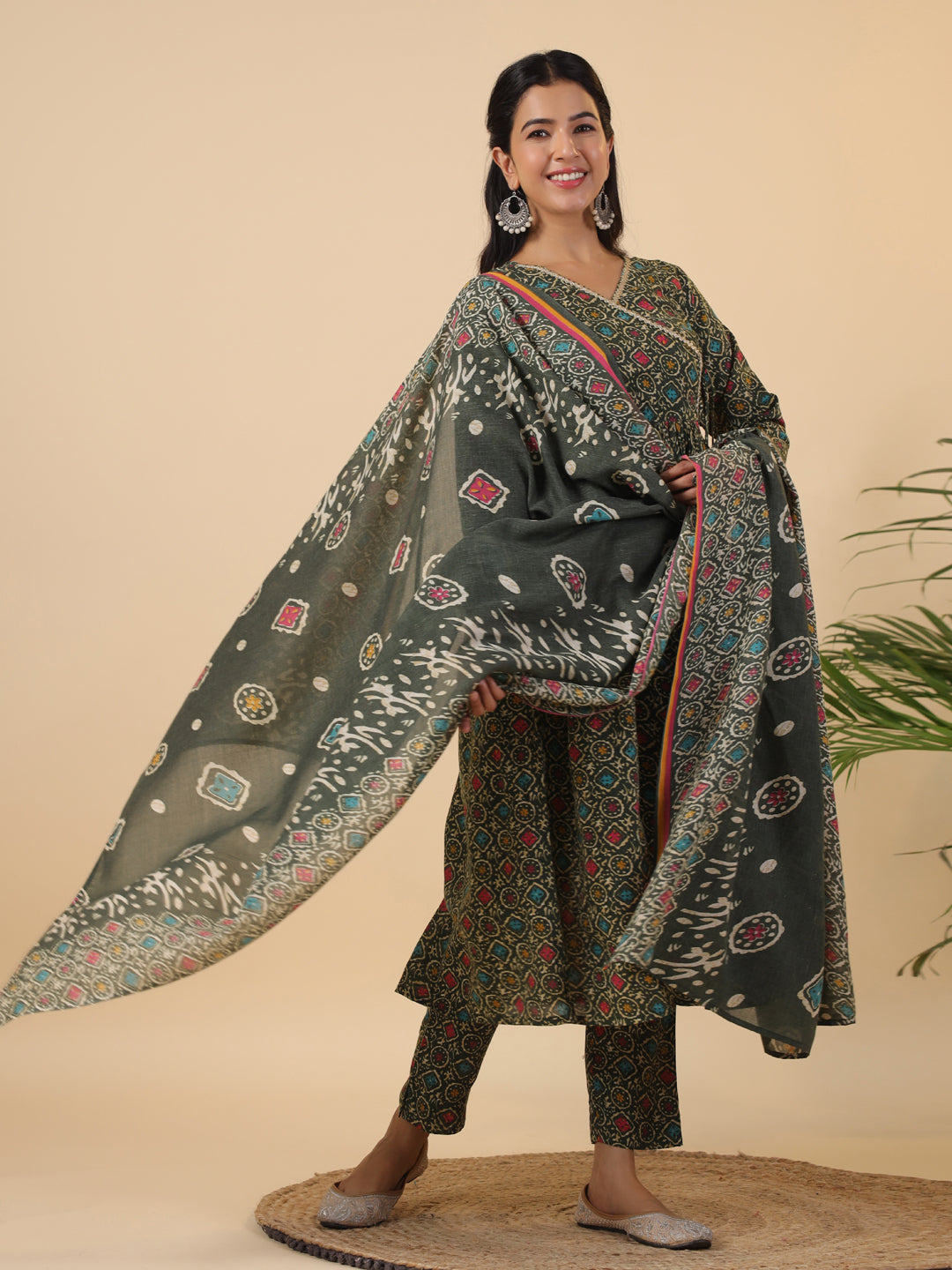 Janasya Angrakha Poly Cotton Green Gemometric V-Neck Kurta Set | Swadesiicart