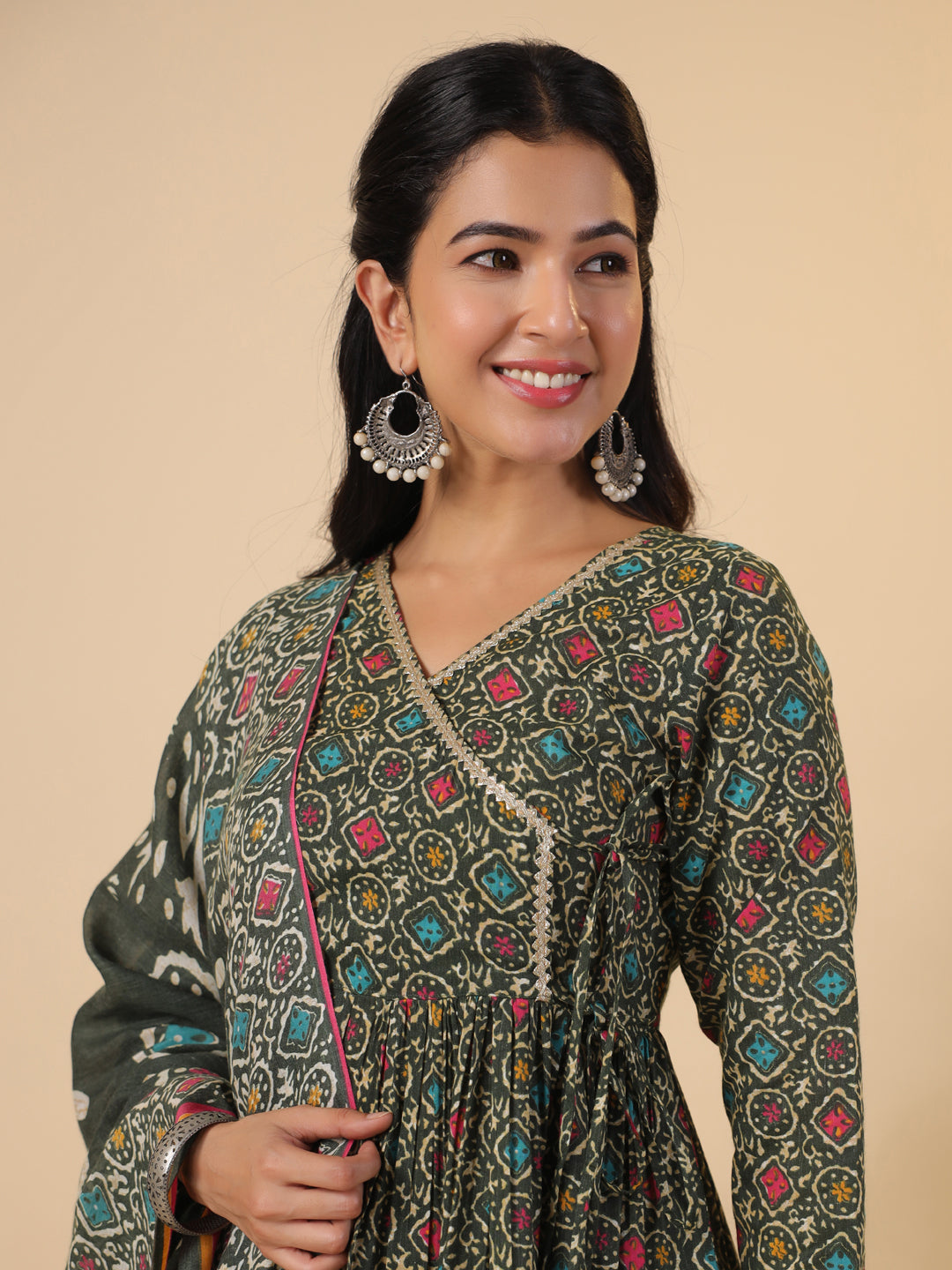 Janasya Angrakha Poly Cotton Green Gemometric V-Neck Kurta Set | Swadesiicart