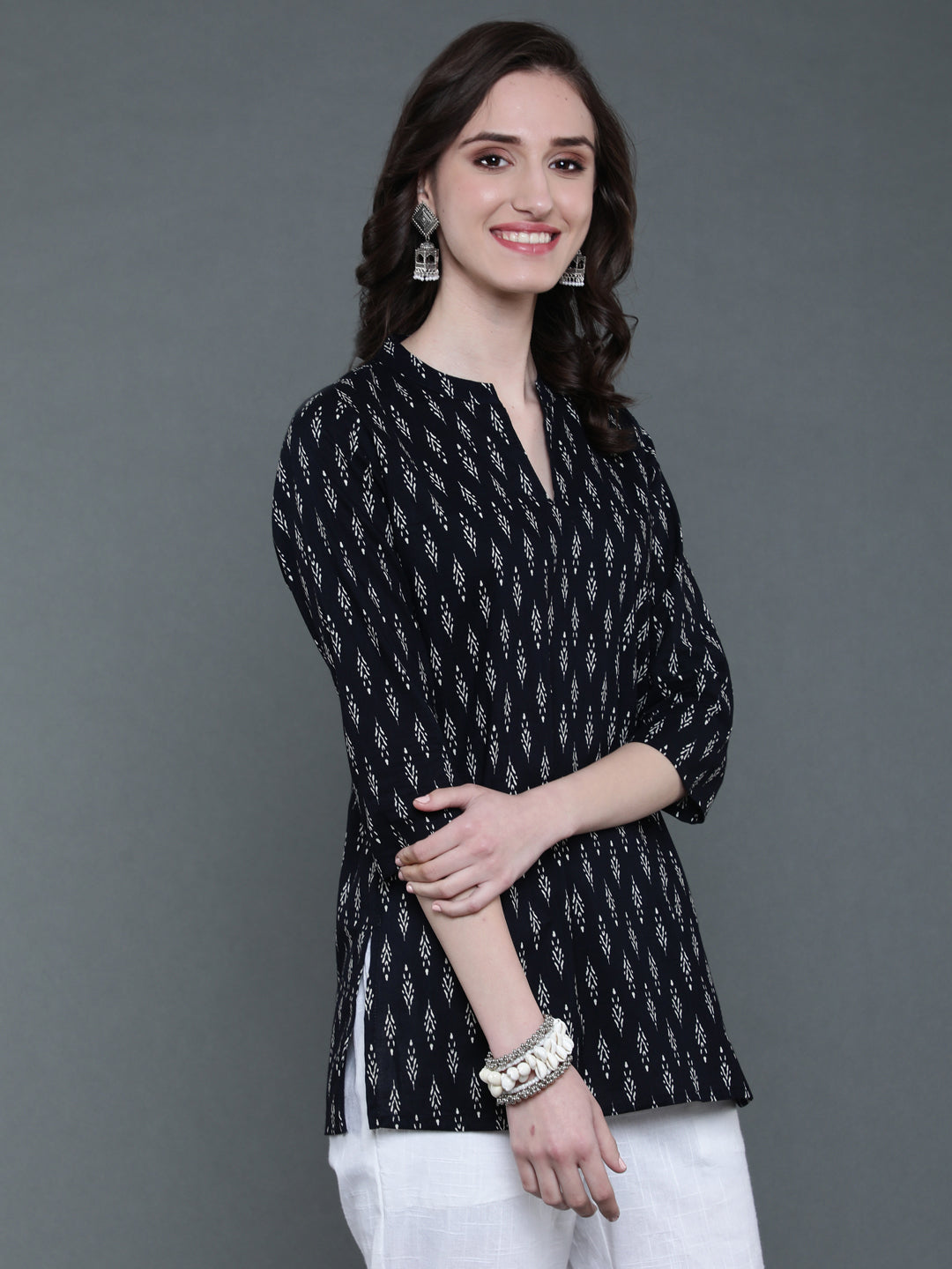 Antaran Black Pure Cotton Geometric Printed Tunic - Swadesiicart
