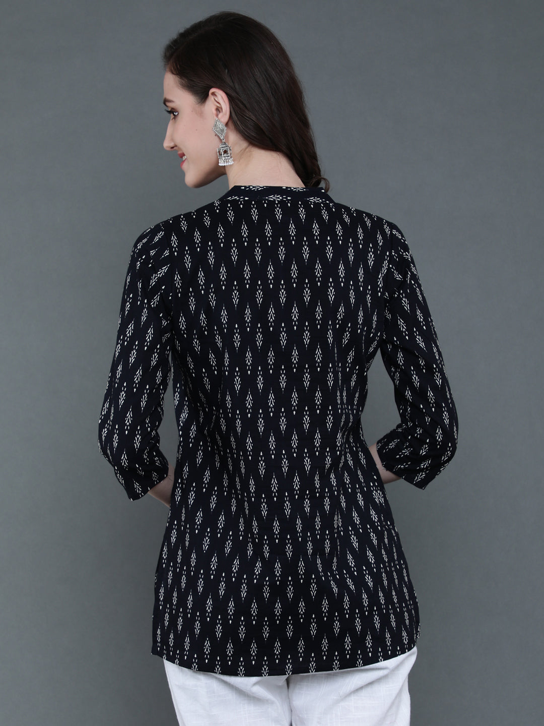 Antaran Black Pure Cotton Geometric Printed Tunic - Swadesiicart