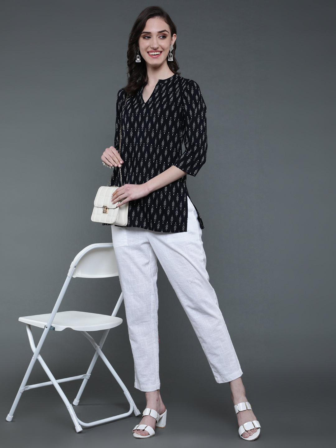 Antaran Black Pure Cotton Geometric Printed Tunic - Swadesiicart