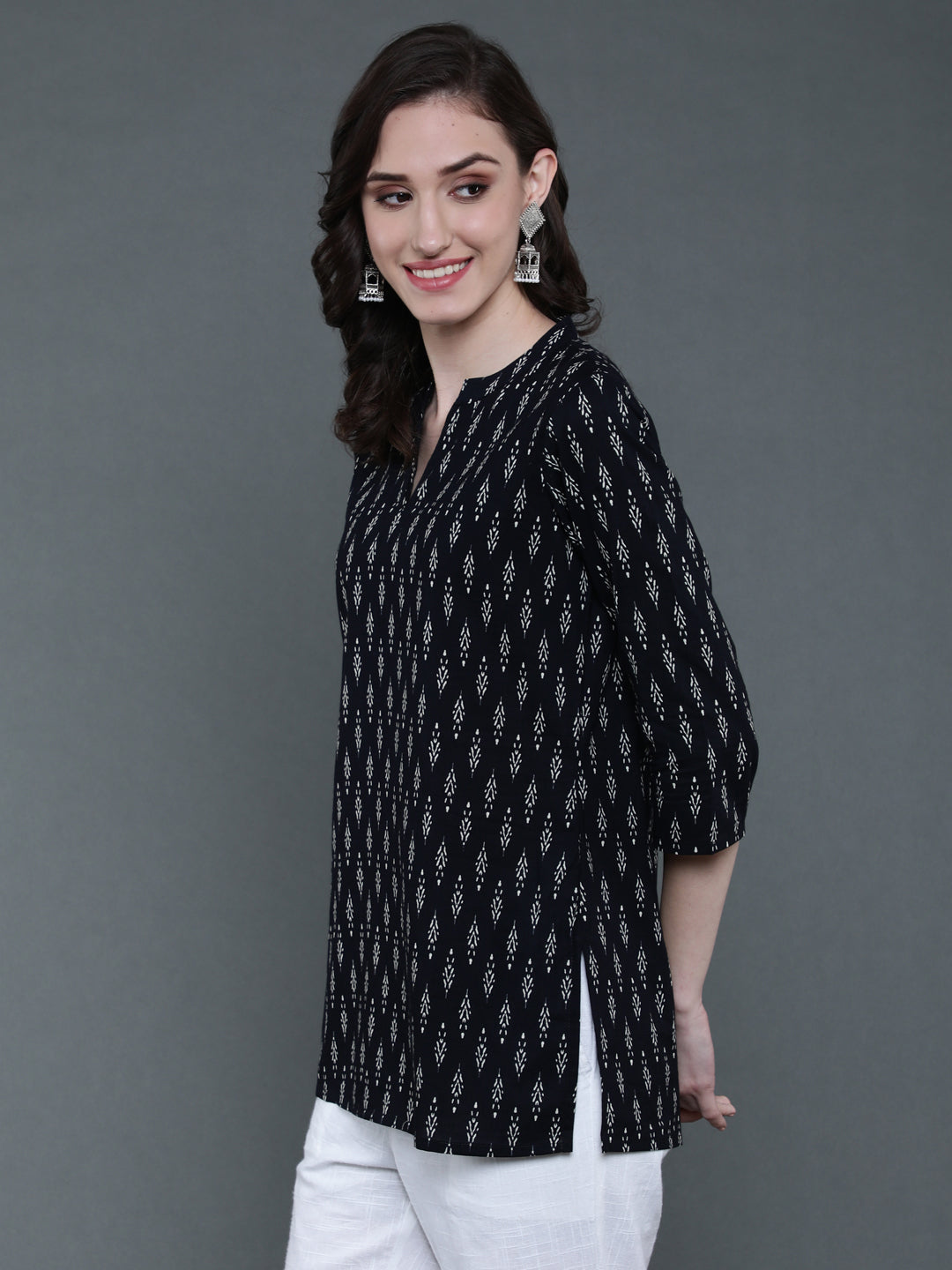 Antaran Black Pure Cotton Geometric Printed Tunic - Swadesiicart