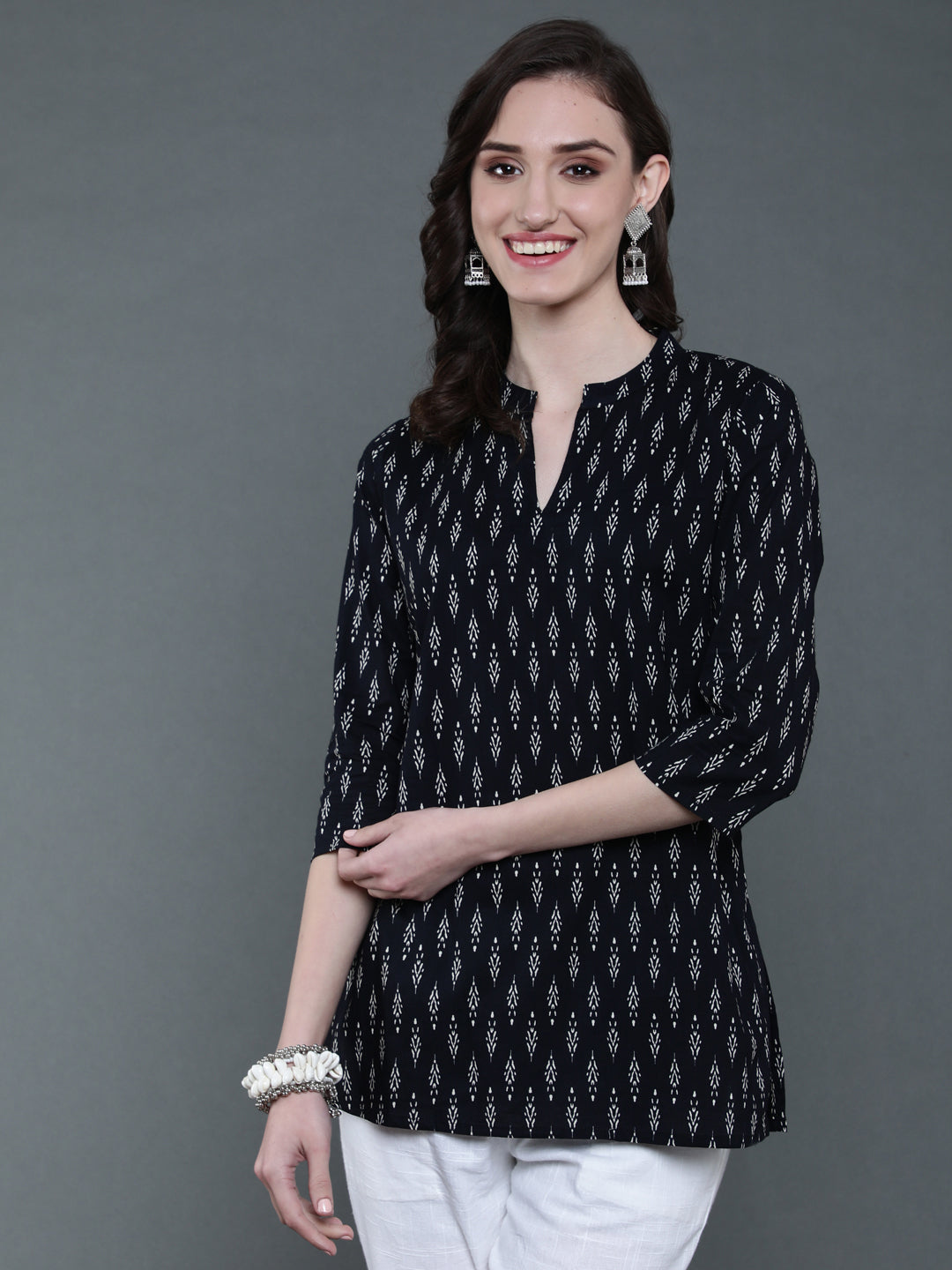 Antaran Black Pure Cotton Geometric Printed Tunic - Swadesiicart