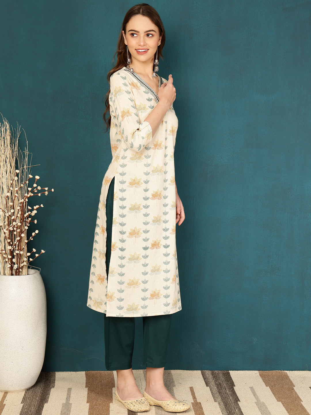 Antaran Off White Pure Cotton Embellished Kurta - Swadesiicart