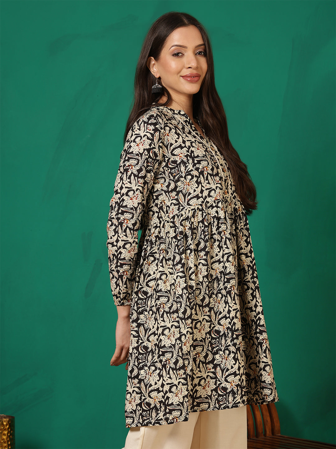 Antaran Black Pure Cotton Printed Tunic - Swadesiicart