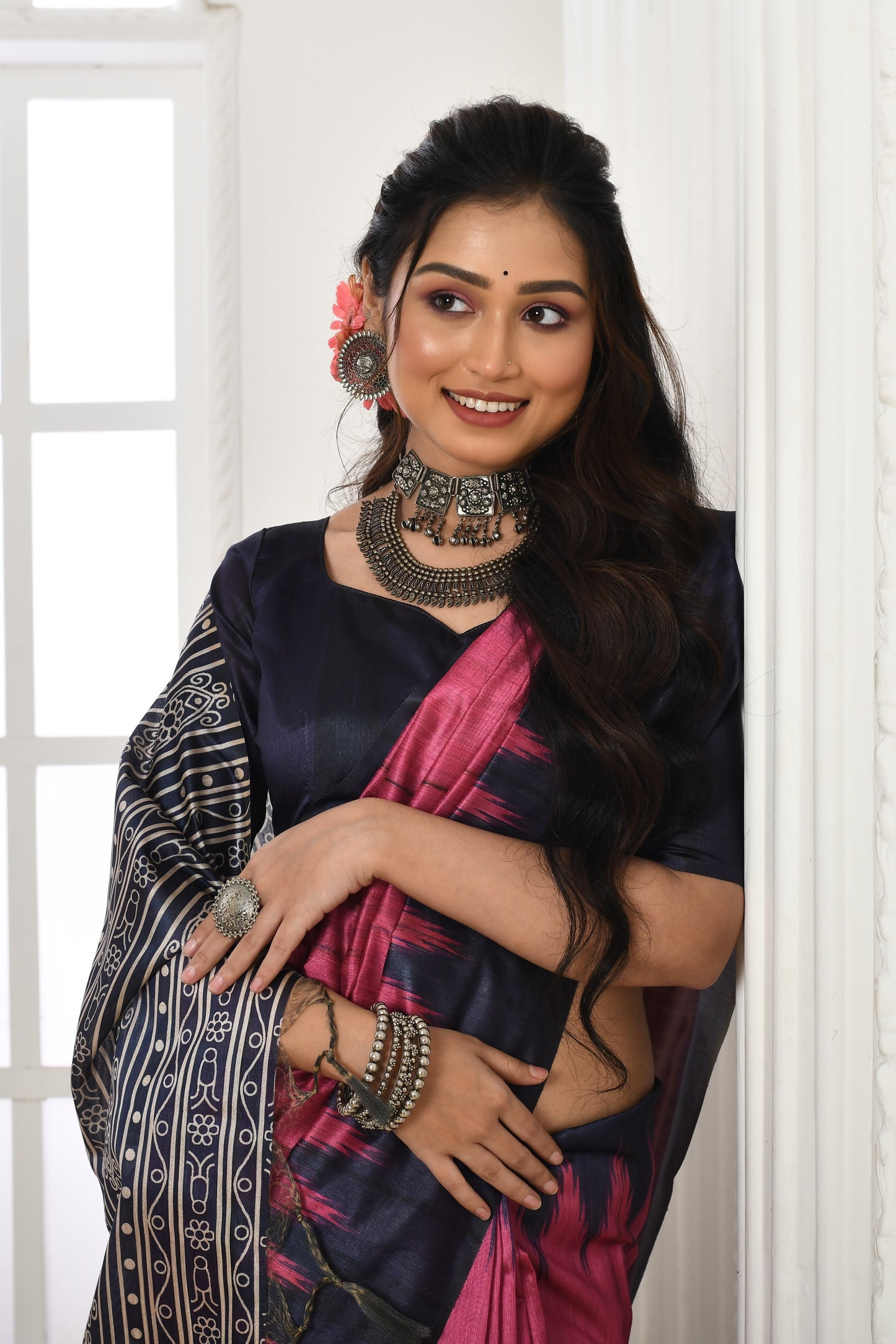 Vishnu Weaves Women's Pink Tussar Silk Temple Print Saree with Blouse - Swadesiicart