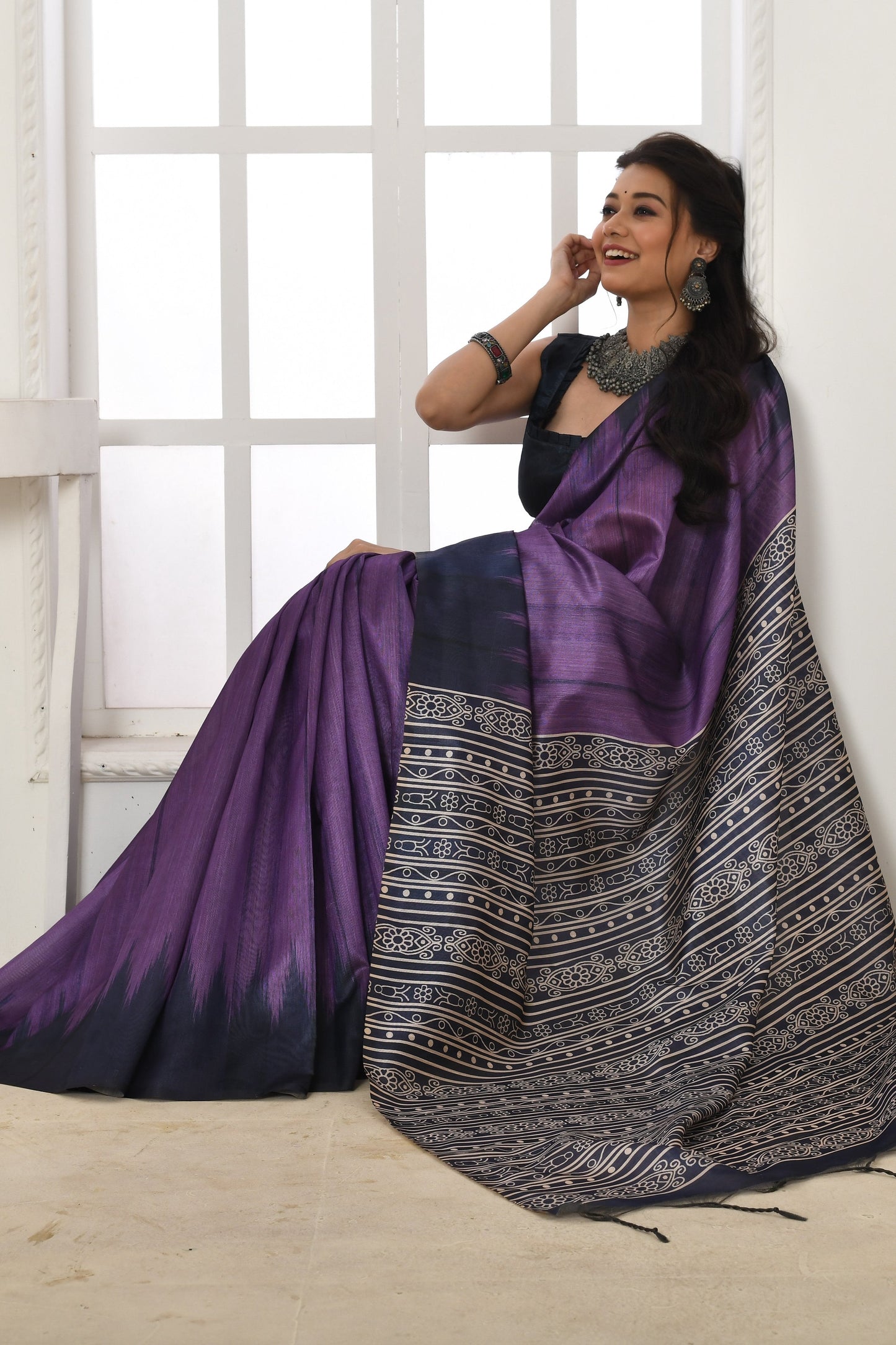 Vishnu Weaves Women's Purple Tussar Silk Temple Print Saree with Blouse - Swadesiicart
