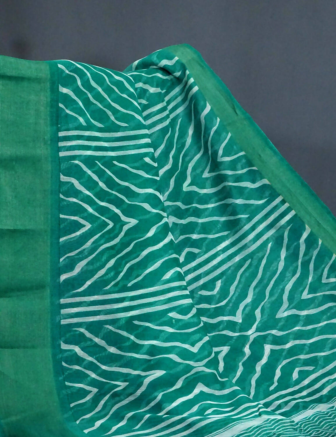 Shades Of Leaf Green With Lehariya Design Semi Chanderi Saree By Gayathri Reddy Designer Studio | Swadesiicart