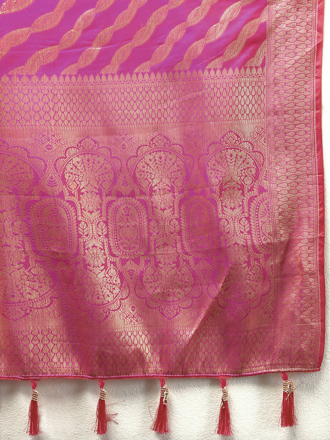 Lorenvalley Fashion Magenta Soft Silk Woven Design with Zari Weaving Leheriya Design Saree - Swadesiicart