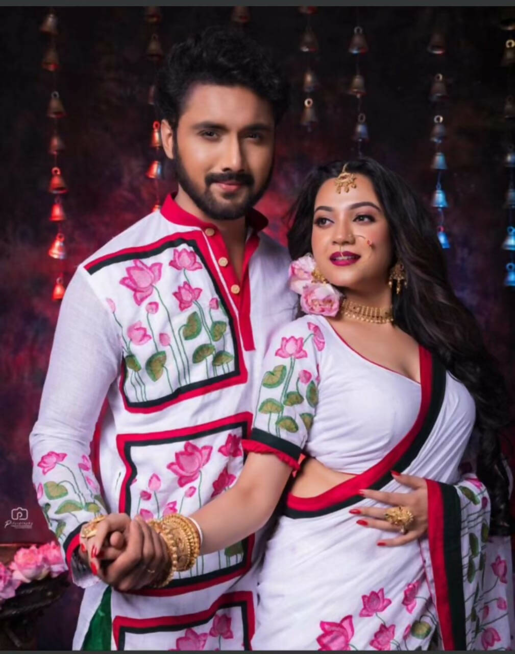 Exclusive Collection Saree With Blouse Piece For Women And Men's Kurta - White | Swadesiicart
