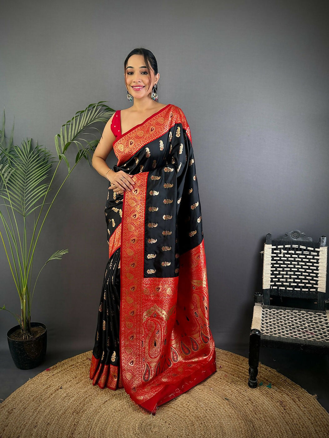Joban Fashion Banarasi Black Woven Butti Soft Silk Saree | Swadesiicart
