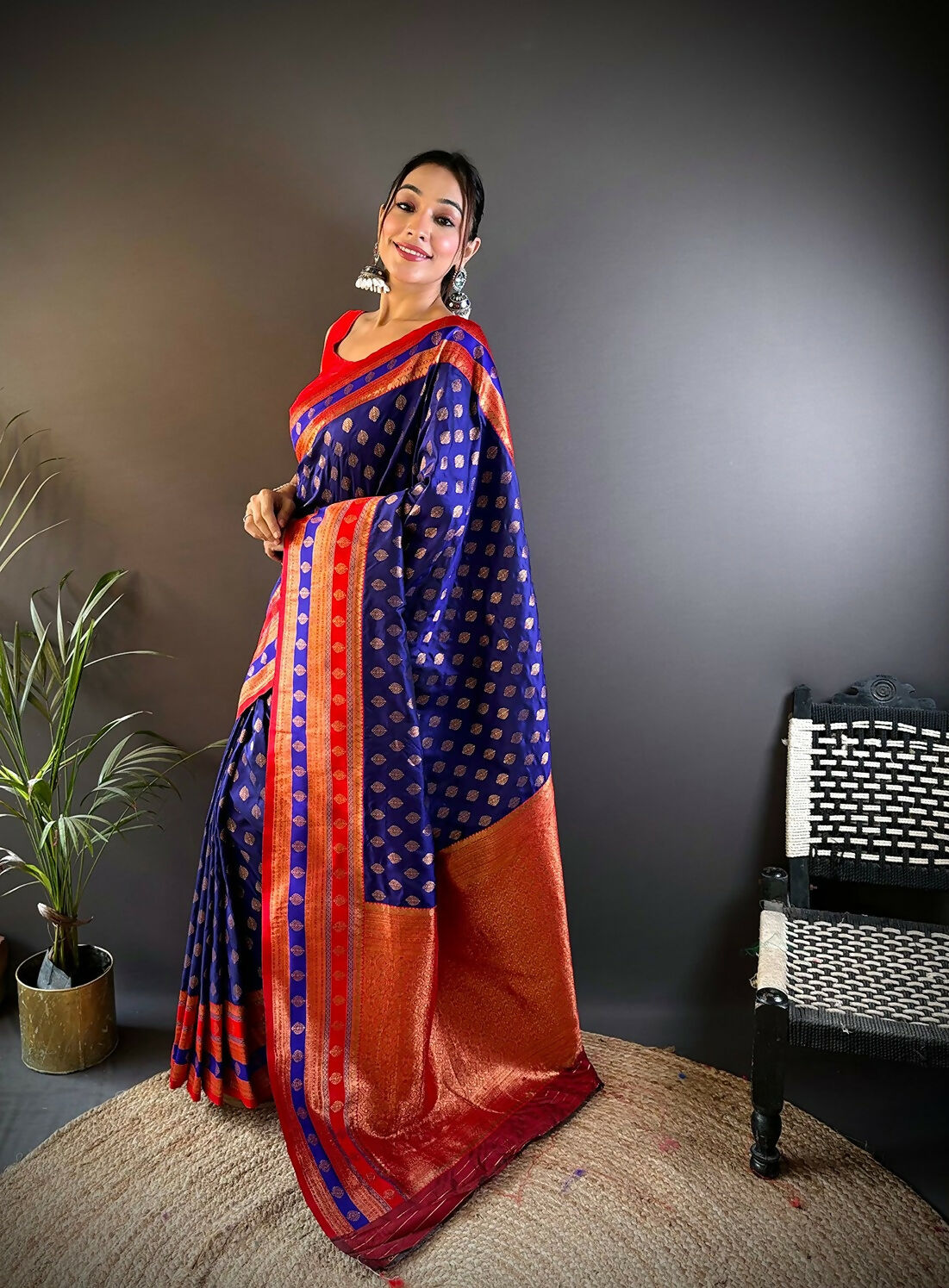 Joban Fashion Red Butti Banarasi Silk Sarees | Swadesiicart