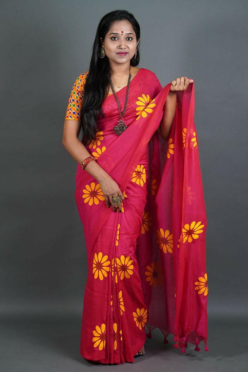Exclusive Collection Red Pure Cotton Saree With Sunflower Design - Swadesiicart