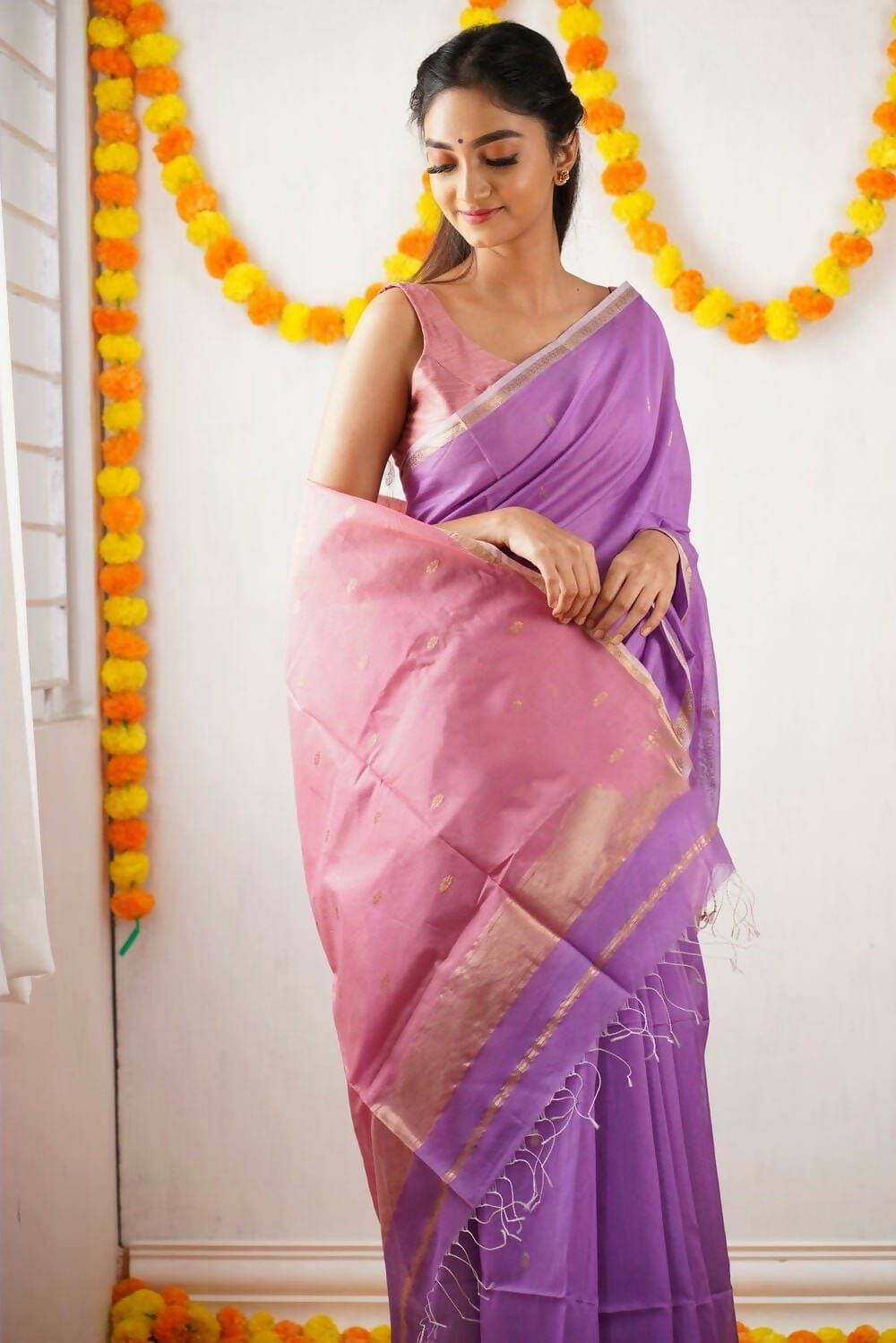 DEIANA'S Beautiful Designer Golden zari Soft Cotton Saree - Lavender - Swadesiicart