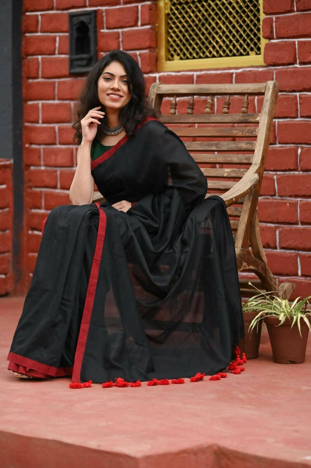Very Much Indian Pure Cotton Handloom Saree With Intricate Border - Black | Swadesiicart