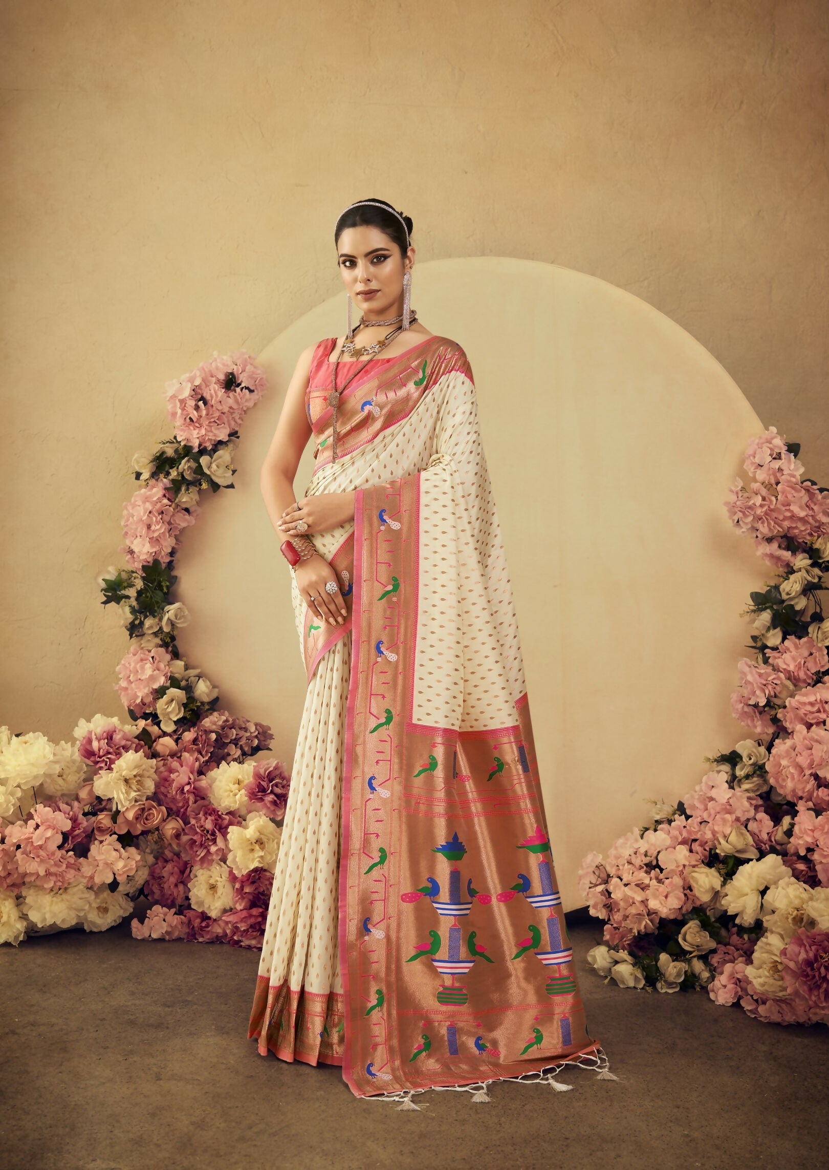 Vishnu Weaves Women's White Paithani Silk Saree with Blouse - Swadesiicart