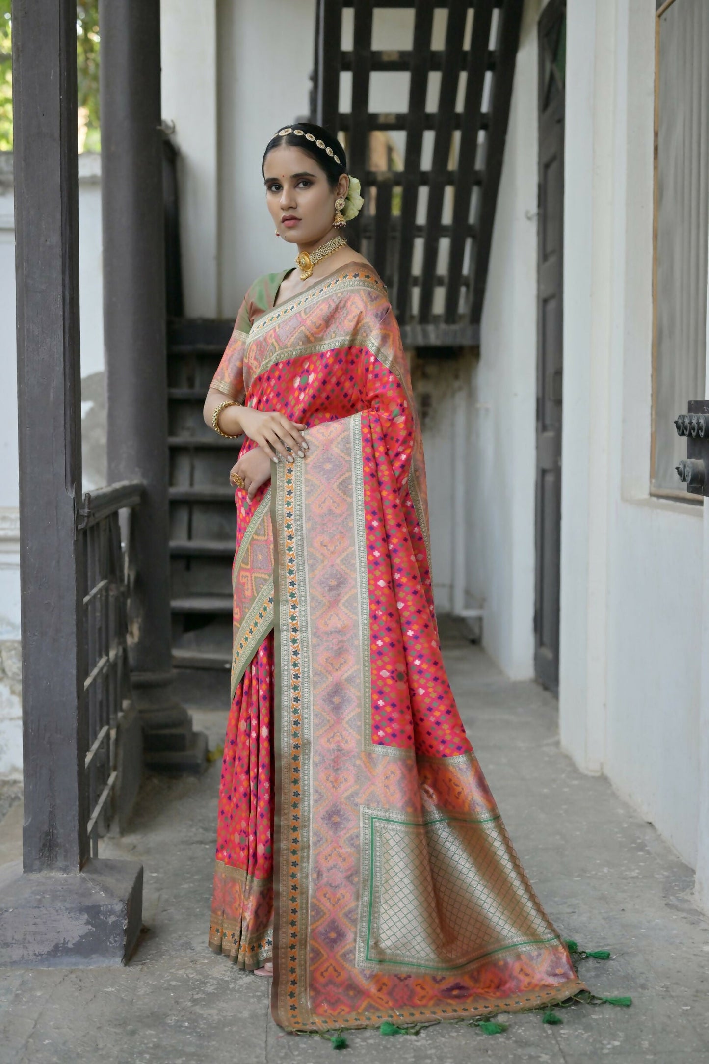 Vishnu Weaves Women's Rani Paithani Silk Saree with Blouse - Swadesiicart