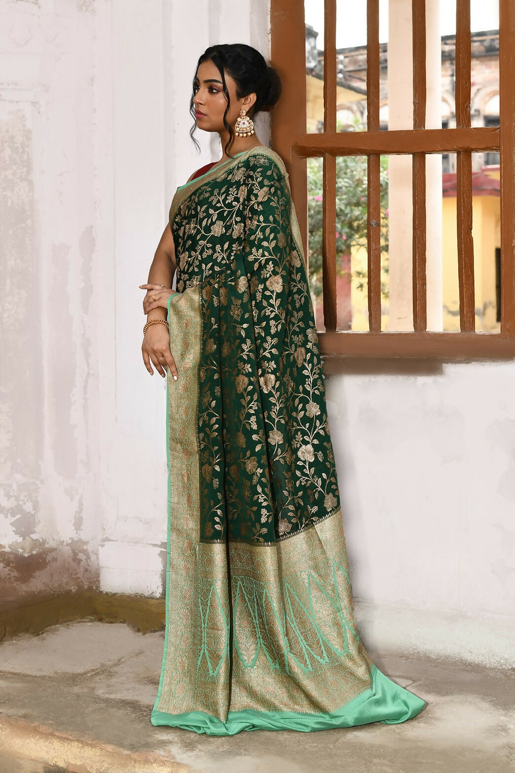 Joban Fashion Emerald Green Crepe Chiffon Pure Handloom Banarasi Silk Saree | Swadesiicart