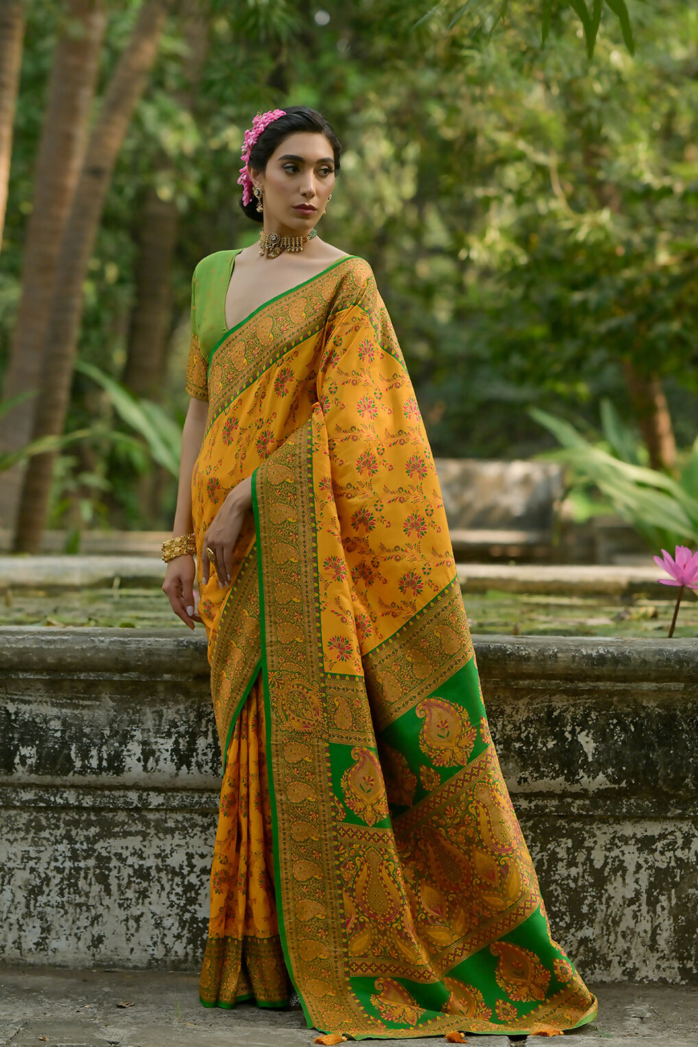 Vishnu Weaves Women's Yellow Pashmina Silk Thread Woven Saree with Blouse - Swadesiicart