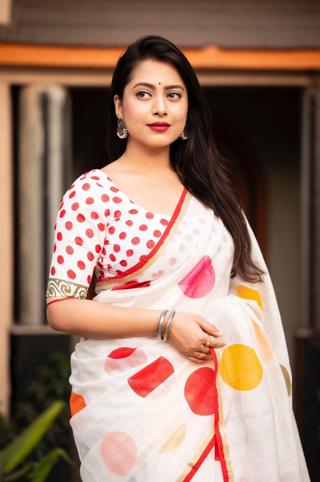White Kota Silk Printed Saree with Unstitched Blouse - Hiral Fashion | Swadesiicart