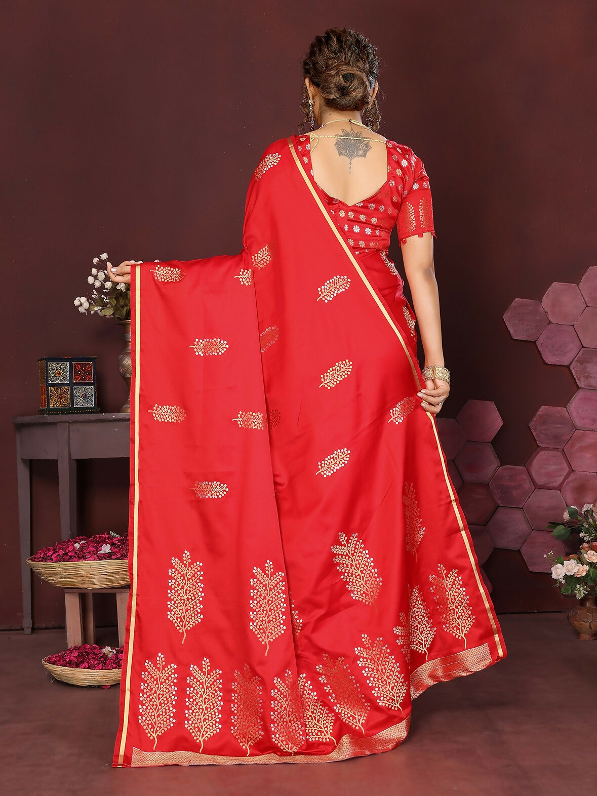 Joban Fashion Red Floral Motifs Banarasi Silk Sarees | Swadesiicart