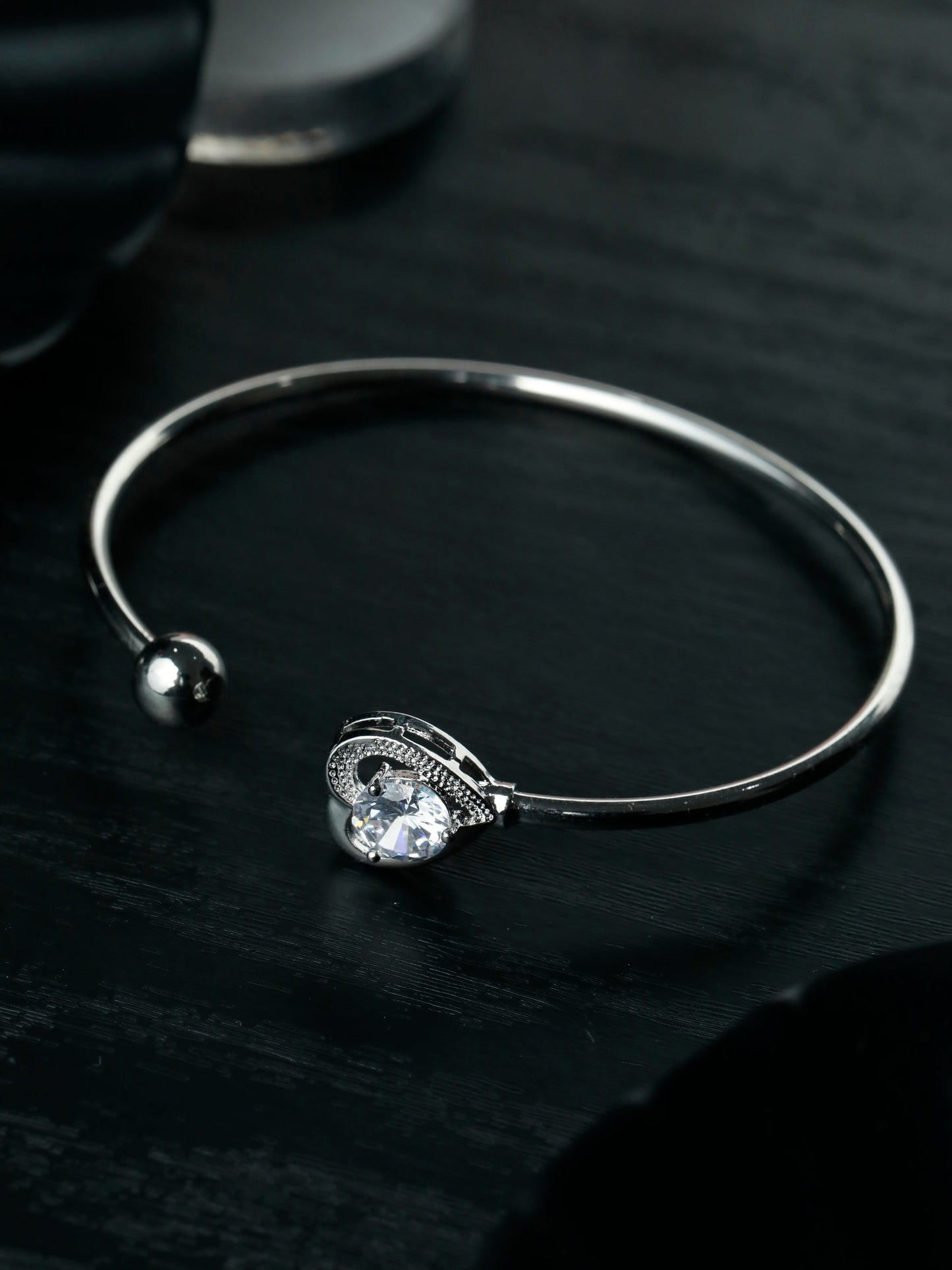 Priyaasi Women Solitaire Heart Silver Plated Bracelet - Noz2Toz