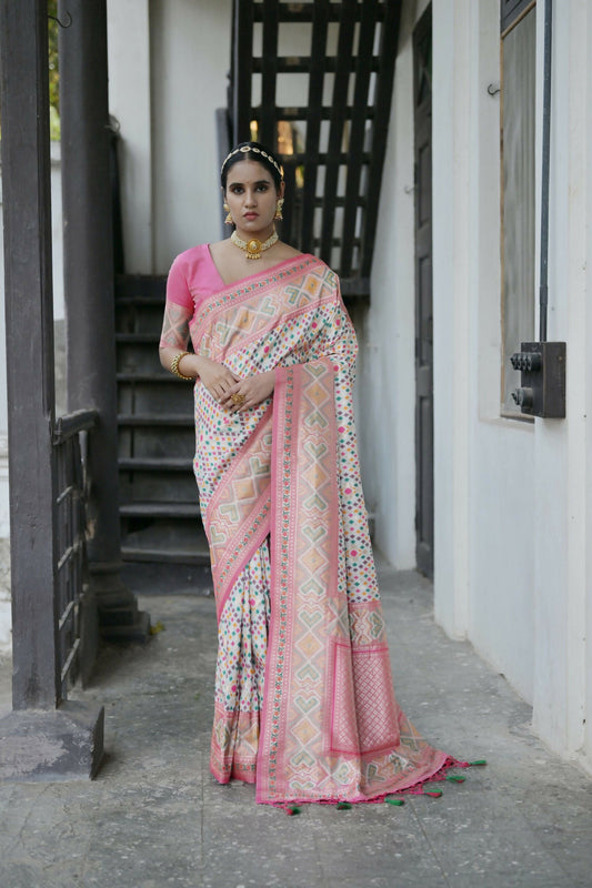 Vishnu Weaves Women's White Paithani Silk Saree with Blouse - Swadesiicart