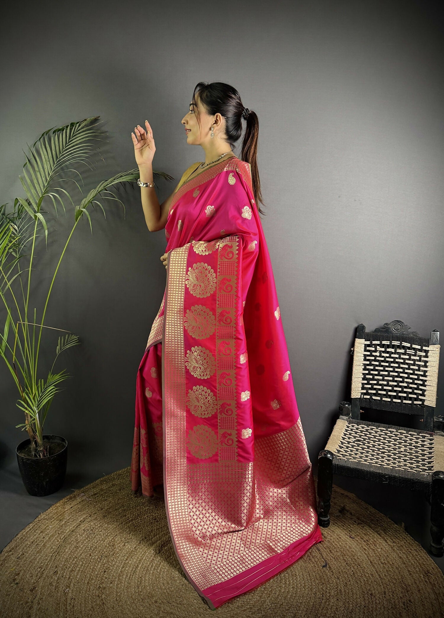 Joban Fashion Hot Pink Banarasi Soft Lichi Silk Paisley Saree | Swadesiicart
