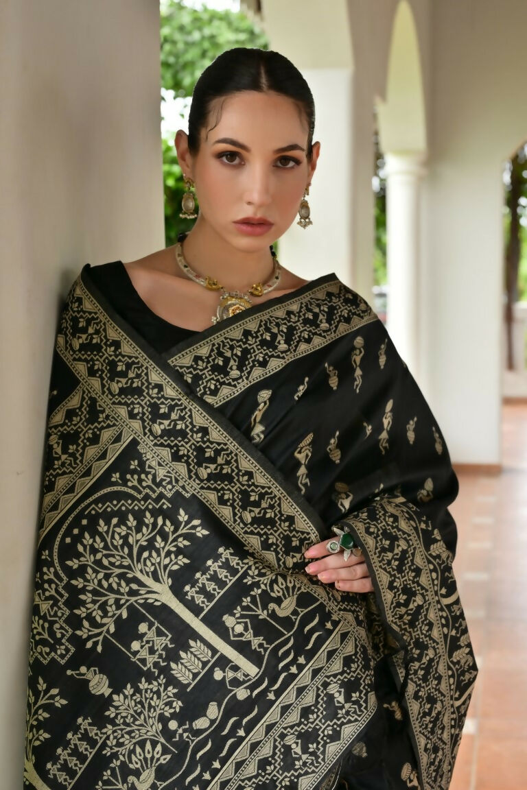 Vishnu Weaves Women's Black Handloom Raw Silk Thread Weaving Saree with Blouse - Swadesiicart