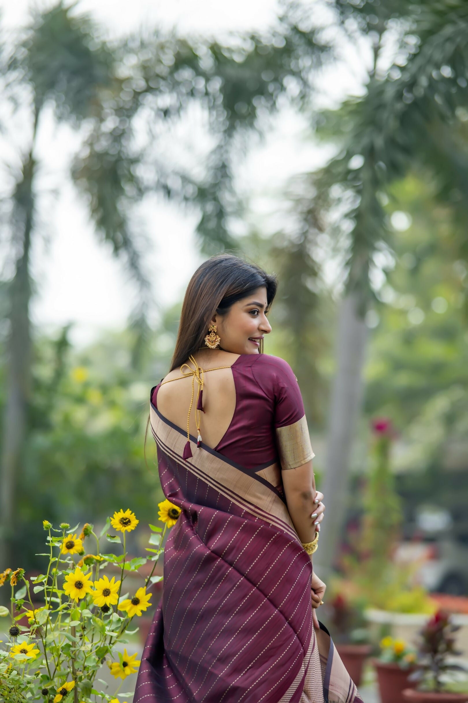 Vishnu Weaves Women's Maroon Raw Silk Saree with Blouse - Swadesiicart