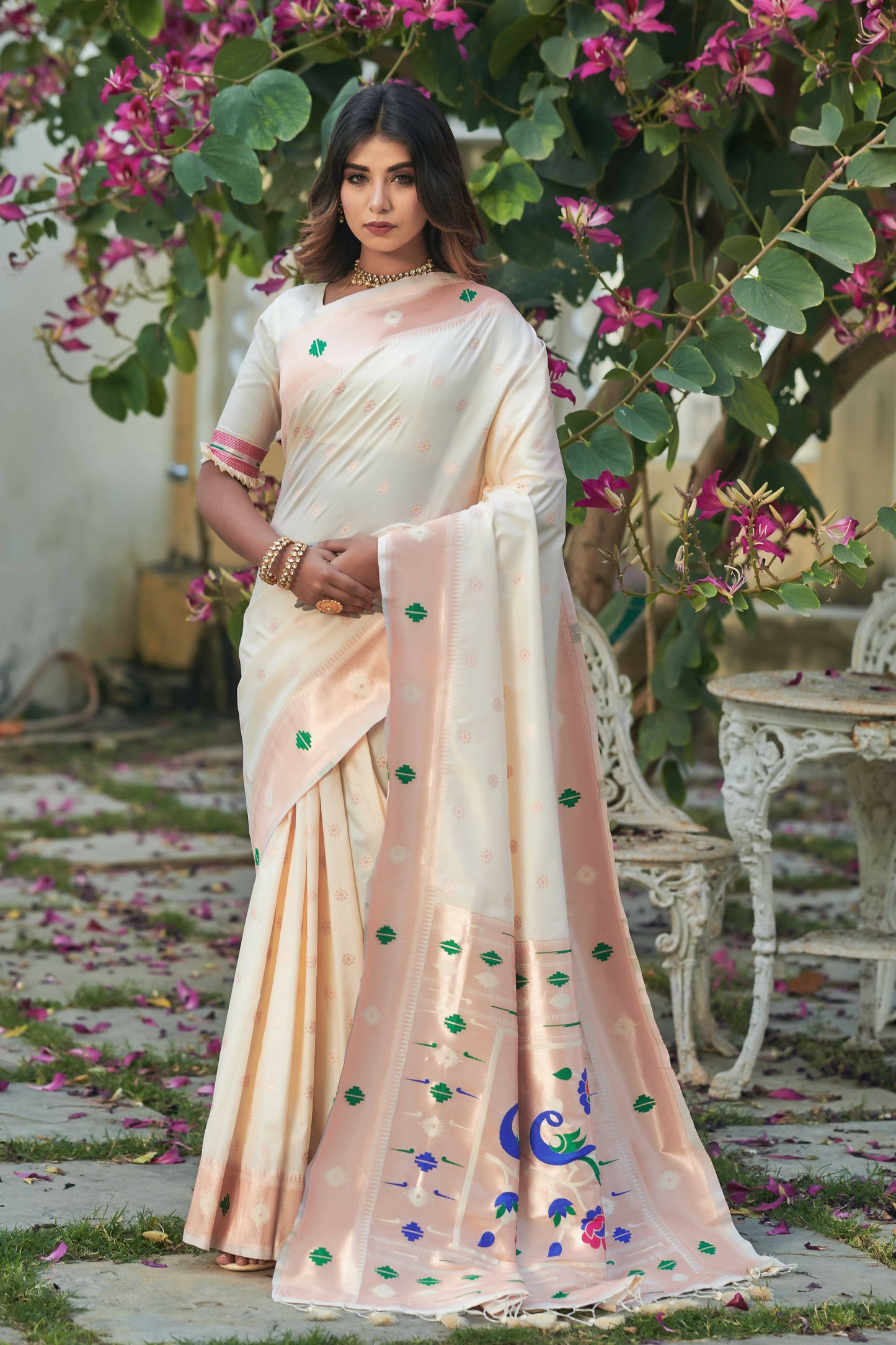 Vishnu Weaves Women's Off White Banarasi Silk Zari Woven Paithani Saree with Unstitched Blouse - Swadesiicart