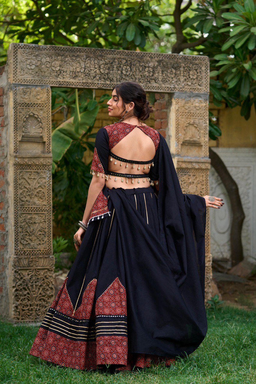 Lorenvalley Black Pure Cotton Plain With Printed And Paper Mirror Work Lace Lehenga Choli | Swadesiicart