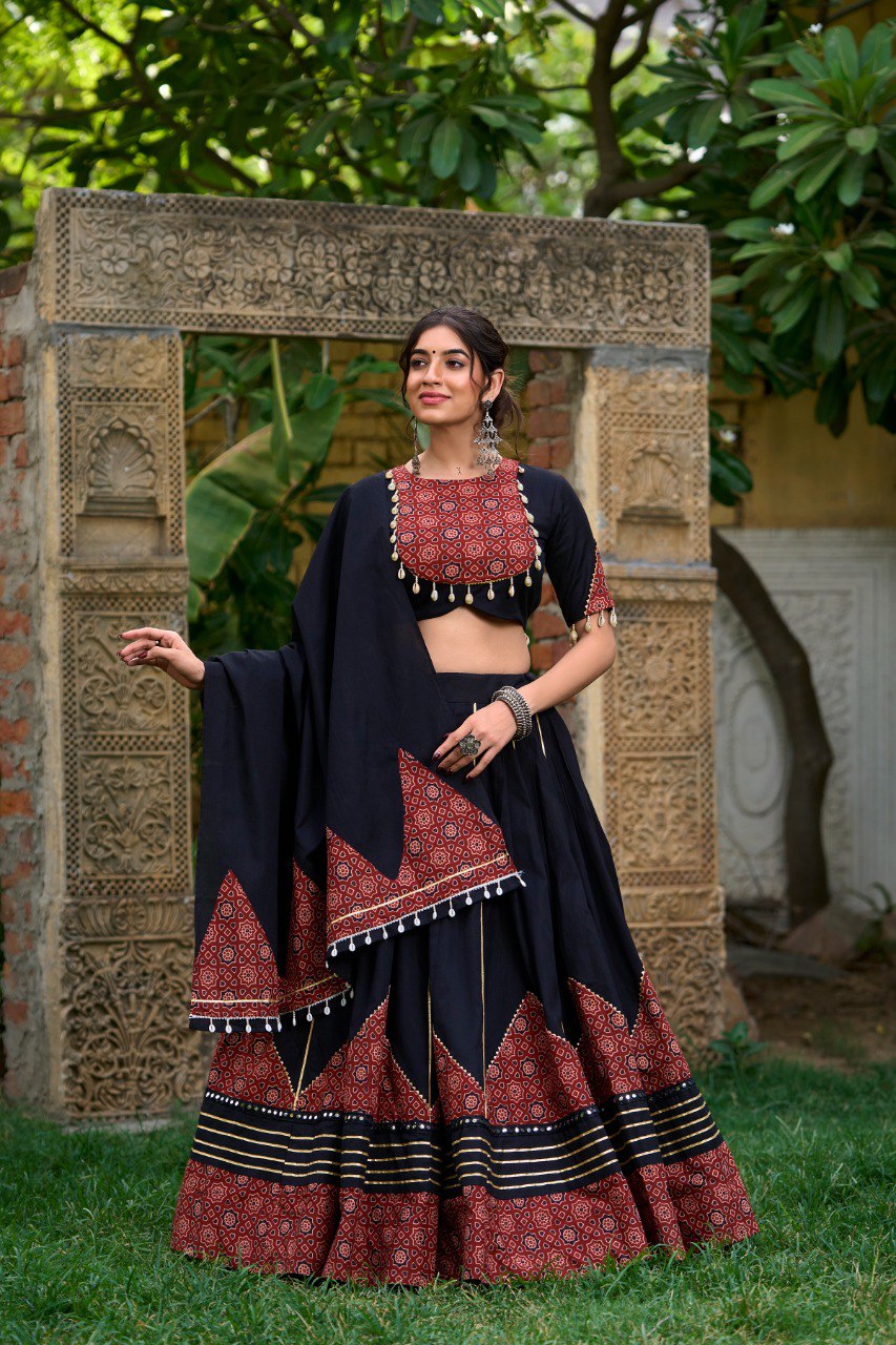 Lorenvalley Black Pure Cotton Plain With Printed And Paper Mirror Work Lace Lehenga Choli | Swadesiicart