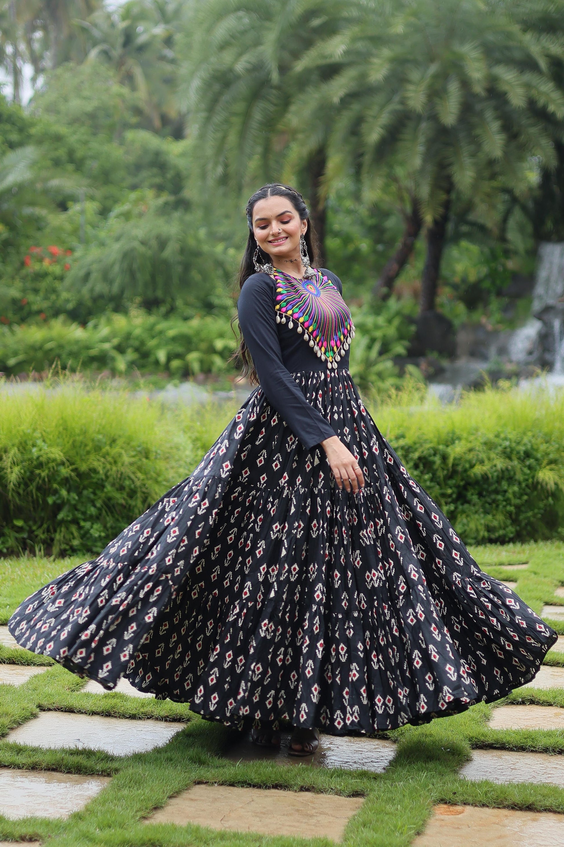 Lorenvalley Black Cotton Printed With Kutchi Gamthi Work and Kodi Lace Gown | Swadesiicart