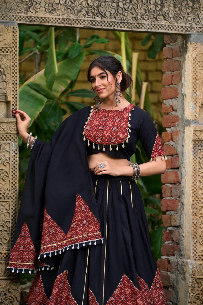 Lorenvalley Black Pure Cotton Plain With Printed And Paper Mirror Work Lace Lehenga Choli | Swadesiicart
