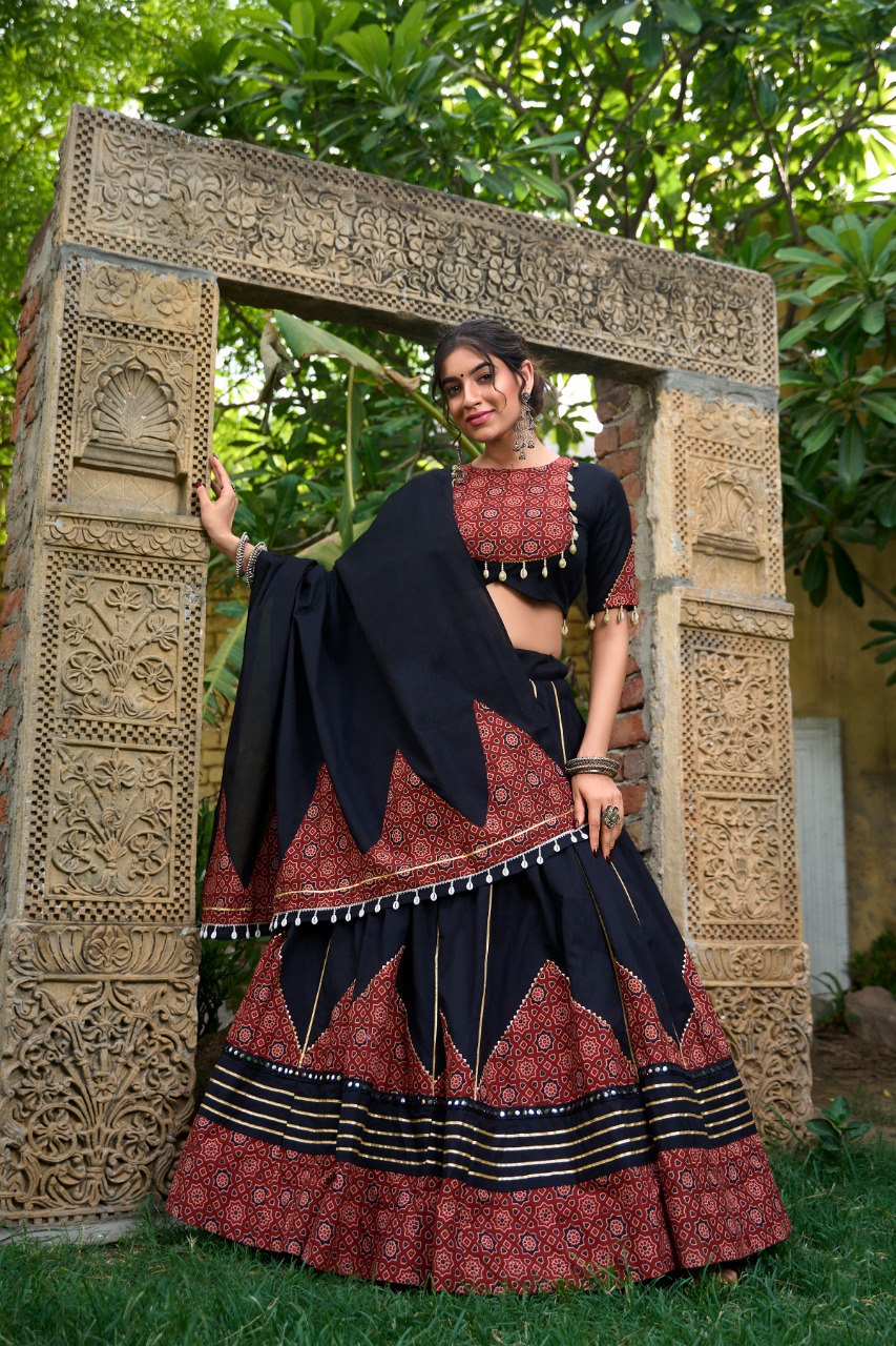 Lorenvalley Black Pure Cotton Plain With Printed And Paper Mirror Work Lace Lehenga Choli | Swadesiicart